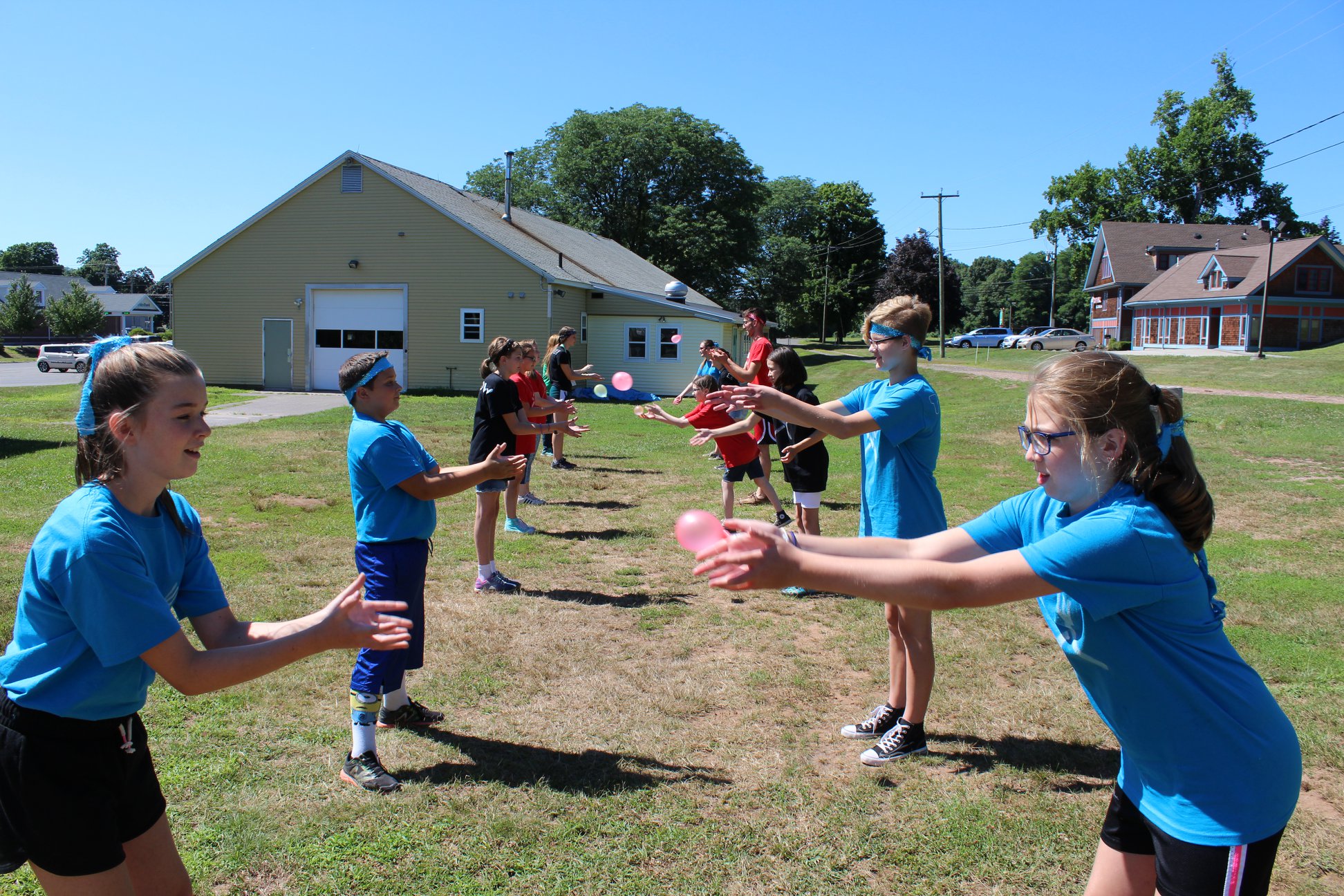 Water ballon toss